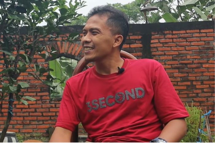 PENUH PERJUANGAN: Kisah Andri Budianto jadi salah satu kisah inspiratif generasi muda sekarang untuk tetap berkarya dengan ketekunan dan pantang menyerah. (Youtube Omah Balbalan) - Image