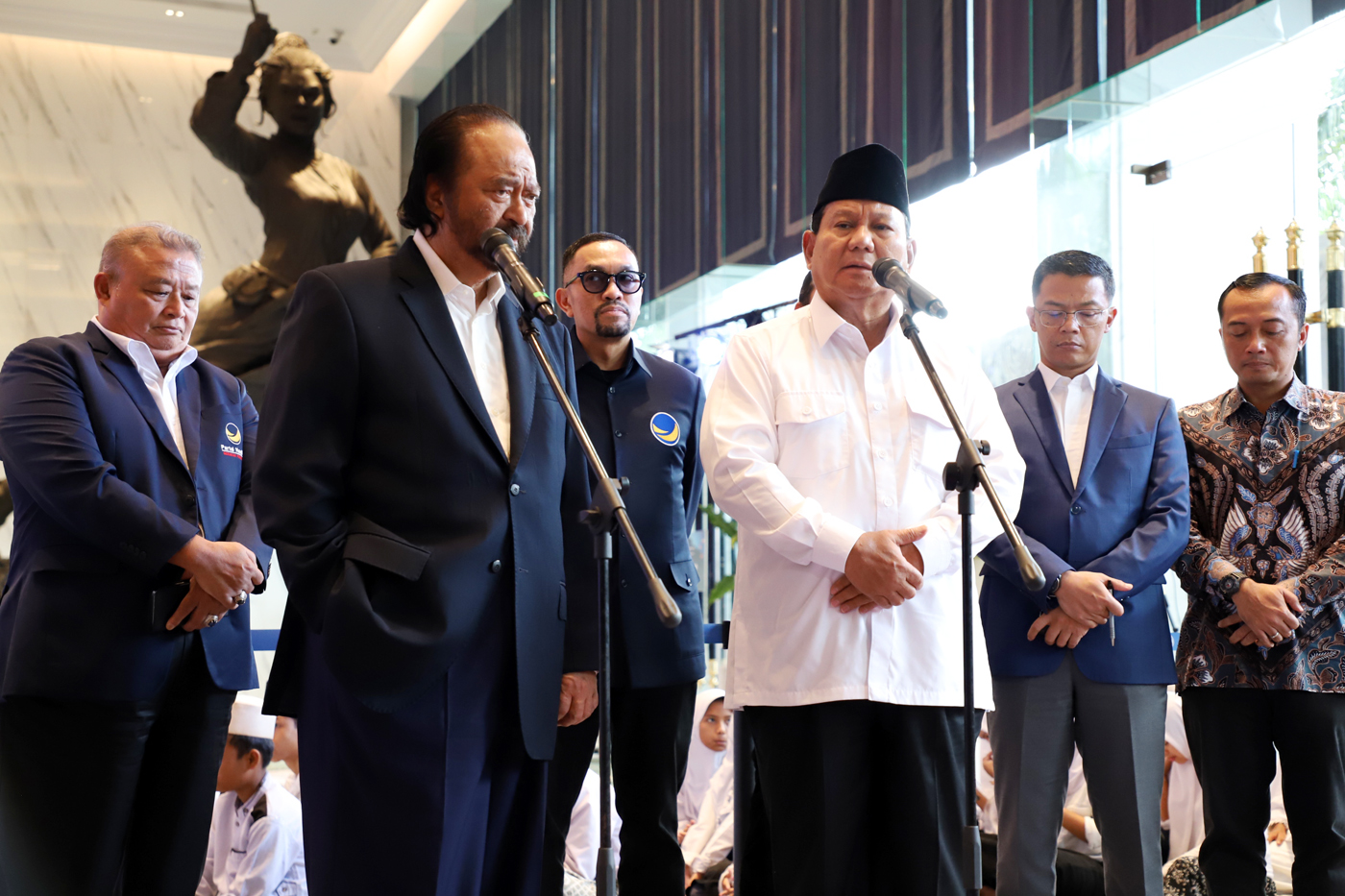 Presiden terpilih periode 2024-2029 Prabowo Subianto (kanan) bersama Ketua Umum Partai NasDem Surya Paloh (kiri). - Image