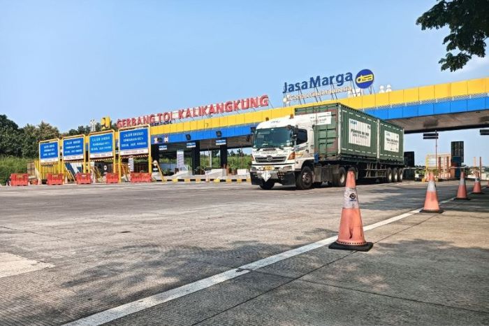 Gerbang Tol Kalikangkung, Semarang, Jumat (22/3). - Image