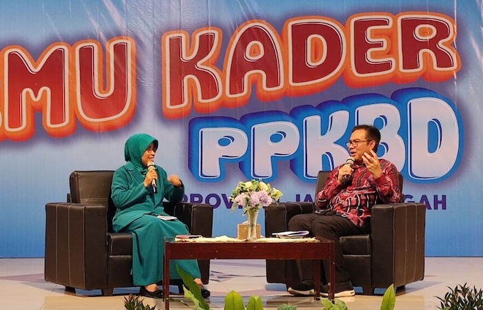Kepala BKKBN, dokter Hasto, melakukan kunjungan kerja ke Semarang Jawa Tengah dalam rangka memberikan arahan pada Kegiatan Temu Kader PPKBD - Image