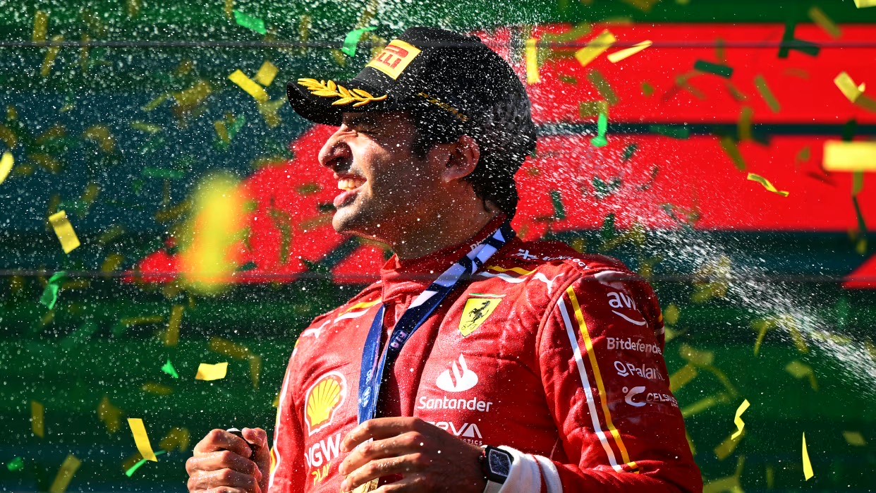 Carlos Sainz yang merayakan kemenangan pertamanya di Grand Prix Australia musim 2024. (Sumber Foto : Formula 1) - Image