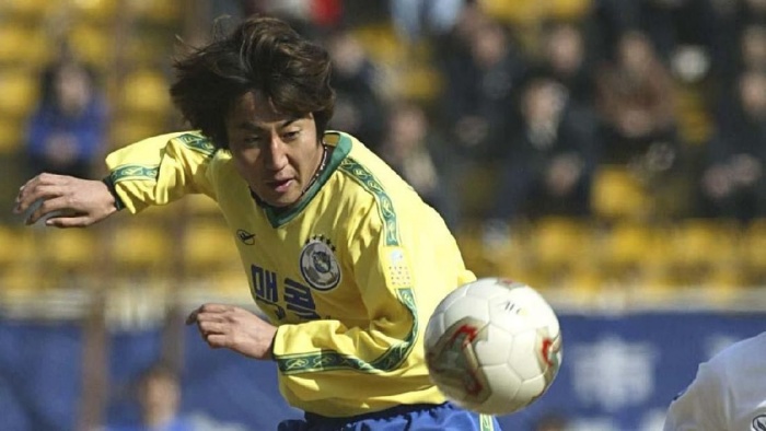 SI RUBAH: Shin Tae-yong mendapat julukan Si Rubah karena kecerdikannya semasa aktif sebagai pemain. (AFP PHOTO/Stanley CHOU/WSG STANLEY CHOU / WORLD SPORT GROUP / AFP) - Image