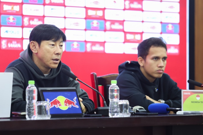 SIAP LANJUTKAN TREN POSITIF: Shin Tae-yong optimis timnya bisa meraih poin penuh di laga Kualifikasi Piala Dunia 2026 kontra Vietnam. (PSSI) - Image