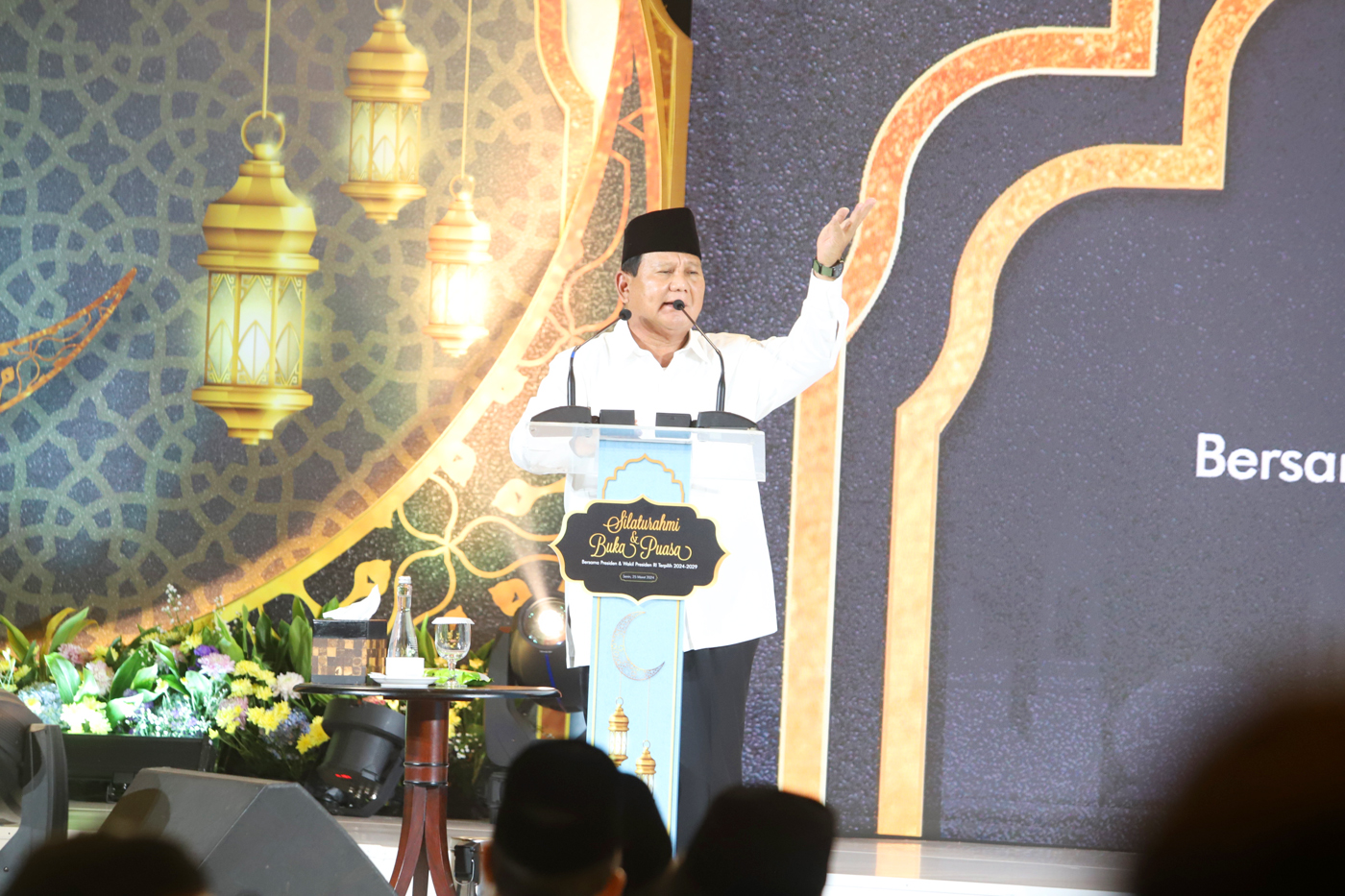 Presiden terpilih periode 2024-2029 Prabowo Subianto saat menghadiri silaturahmi dan buka puasa bersama TKN di Jakarta, Senin (25/3/2024). - Image