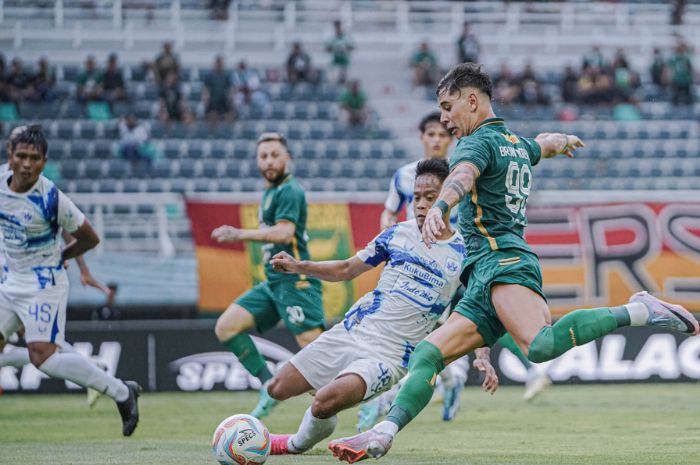 WASPADA REKOR BURUK: Green Force punya rekor buruk dalam urusan cetak gol musim ini, semoga hal tersebut tidak terbawa di Derbi Jatim kontra Arema FC. (Persebaya Surabaya) - Image