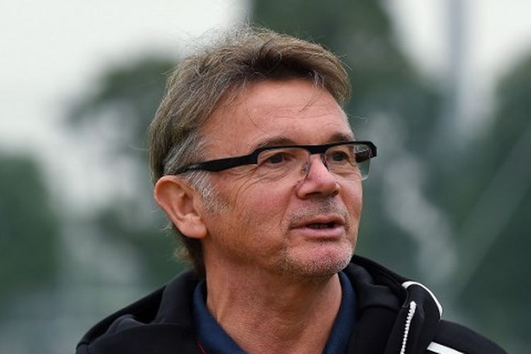 RESMI DIPECAT: Philippe Troussier resmi dipecat oleh Federasi Sepak Bola Vietnam (VFF). (AFP/NHAC NGUYEN) - Image