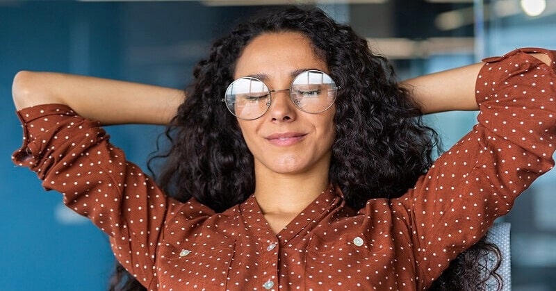 ering Hidup Berbeda Dari Orang Lain, 13 Karakteristik Ini Gambaran Orang yang Sangat Intuitif (A Conscious Rethink) - Image