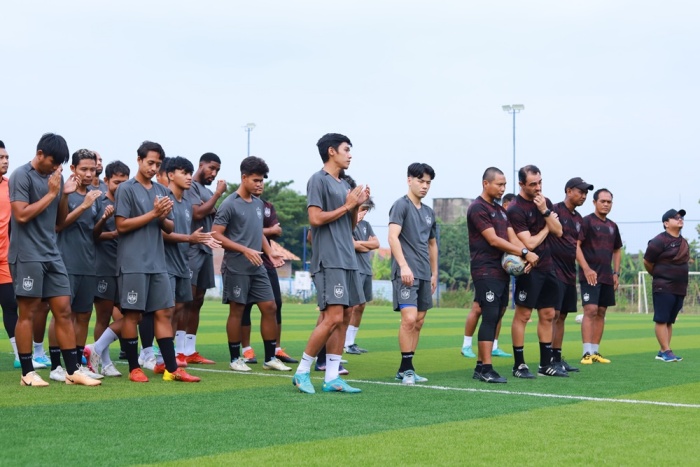 UPAYAKAN LOLOS: PSIS Semarang saat mendapatkan dukungan langsung dari Panser Biru untuk lolos Championship Series musim ini. Mereka siap menghadapi Barito Putera. (Badan Liga Indonesia) - Image