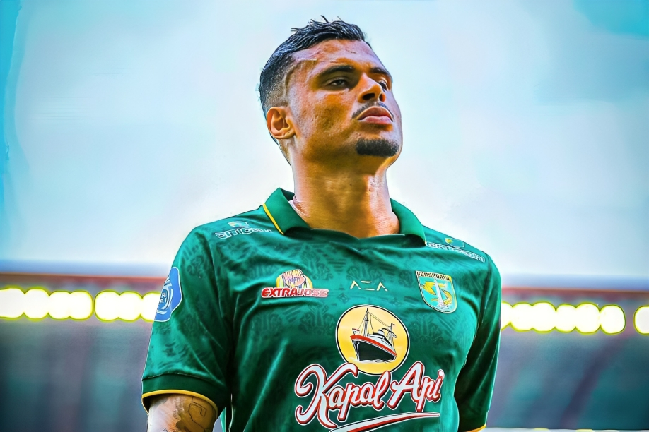 Yan Victor menjadi pahlawan bagi Persebaya Surabaya di laga melawan rival abadinya Arema FC di Stadion I Wayan Dipta, Gianyar, Bali, Rabu (27/3) malam WIB. - Image
