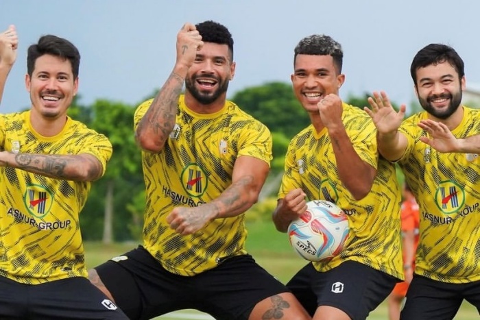 LANJUTKAN TREN APIK: Pemain Barito Putera tampak antusias jelang pertemuan dengan PSIS Semarang, Jumat (29/3) malam. (Badan Liga Indonesia) - Image
