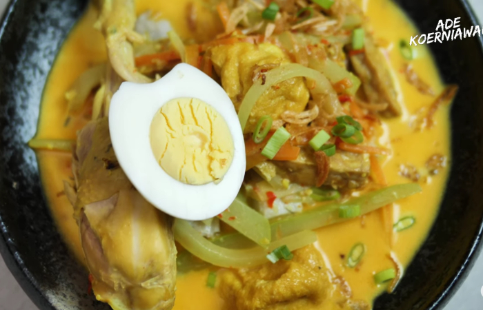 Resep Ketupat Sayur Pakai Ayam Kampung yang Enak dan Mudah Dibuat./YouTube Ade Koerniawan - Image