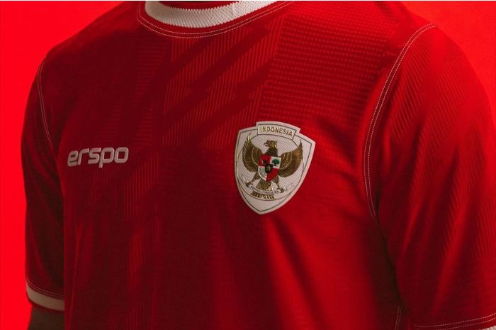 TUAI KONTROVERSI: Jersey Erspo sedang menuai kontroversi dari netizen yang menganggapnya bisa lebih baik lagi karena digunakan untuk Timnas Indonesia. (Instagram Erspo) - Image