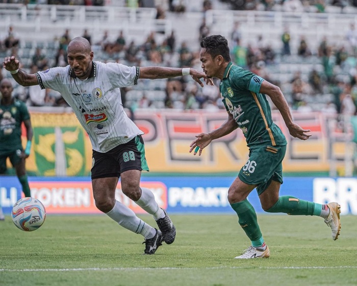 DIBEKAP CEDERA: Muhammad Hidayat ternyata harus absen lama karena dibekap cedera lutut. (Persebaya Surabaya) - Image