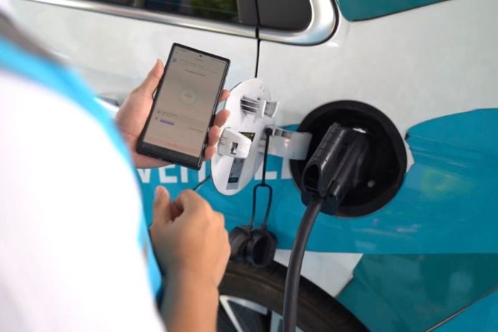 ILUSTRASI Mobil listrik mengisi daya di SPKLU. - Image