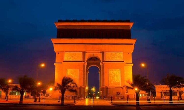 simpang lima gumul. (nizavacation.com) - Image