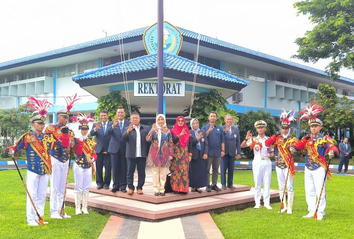 Universitas Hang Tuah (UHT) Surabaya.