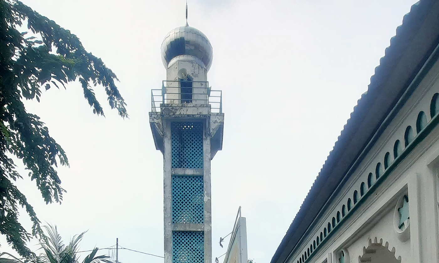 Masjid Jami Al-Islam yang berusia ratusan tahun berada di Petamburan, Tanah Abang, Jakarta Pusat. Ma
