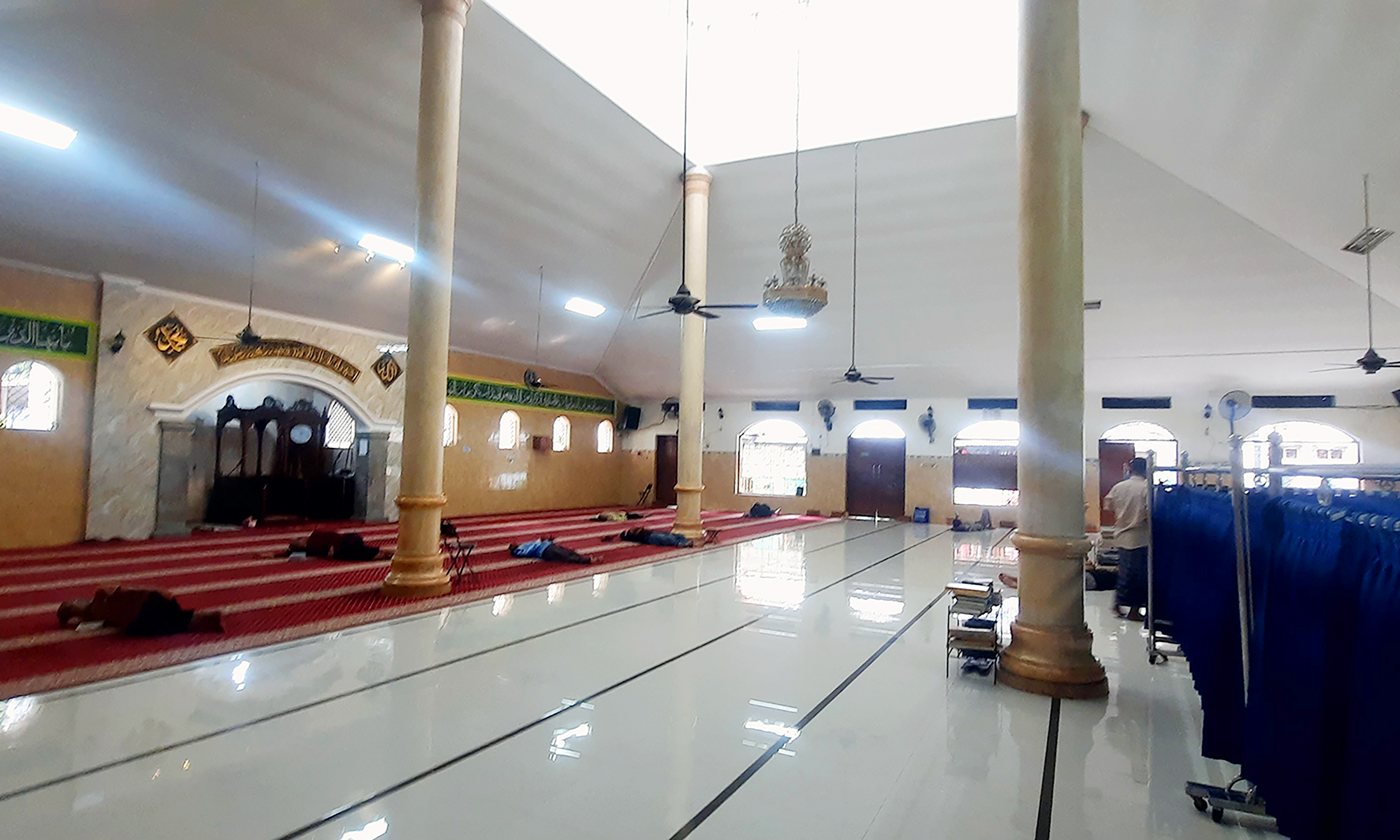 Masjid Jami Al-Islam yang berusia ratusan tahun berada di Petamburan, Tanah Abang, Jakarta Pusat. Ma