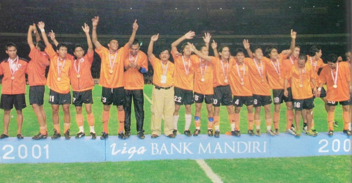 CEMERLANG: Skuad Persija Jakarta ketika meraih gelar juara Liga Indonesia 2001. (Persija Jakarta) - Image