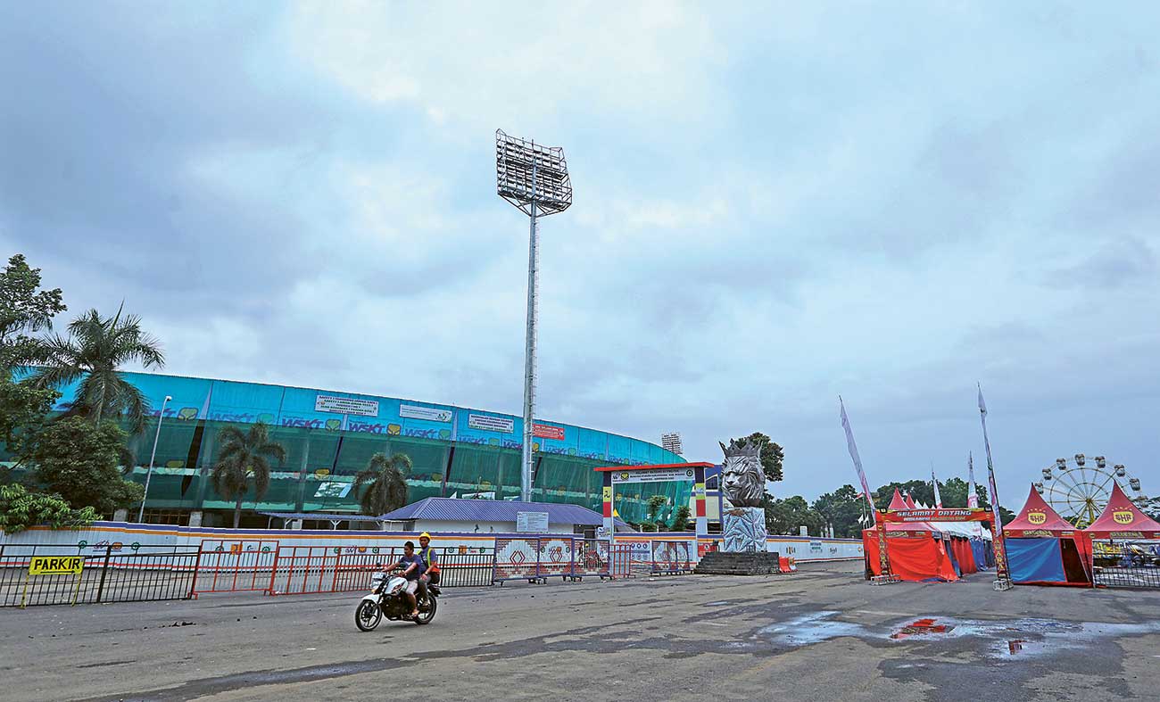 MASIH DIRENOVASI: Suasana Stadion Kanjuruhan di Kabupaten Malang (9/3). - Image