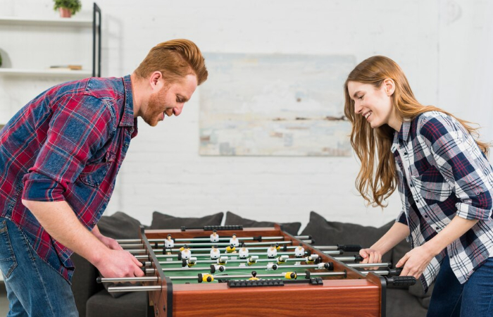 Ilustrasi pasangan bermain game (Freepik) - Image