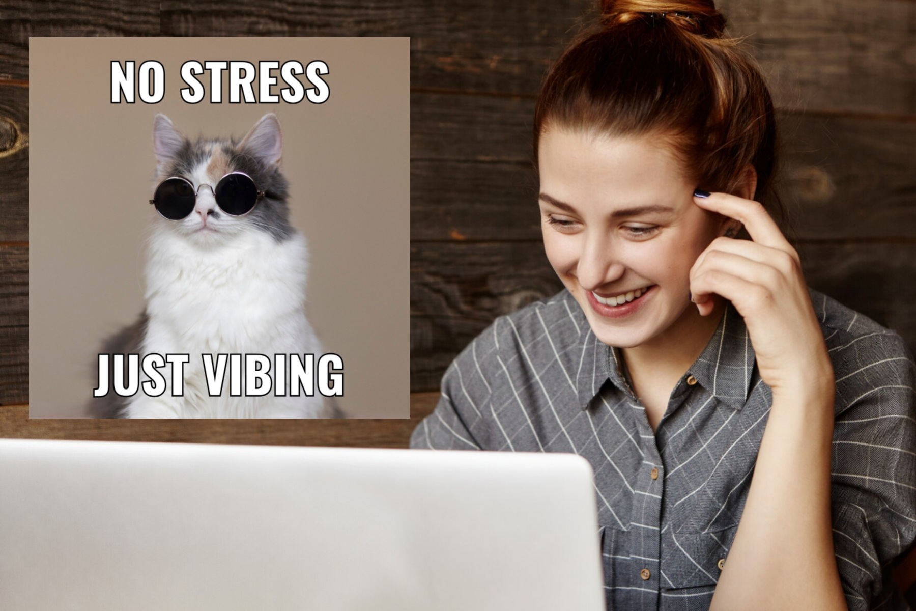 Ilustrasi seorang perempuan yang sedang melihat meme di internet. /Sumber Foto: (Freepik/Wepik) & (Freepik/Wayhomestudio) - Image