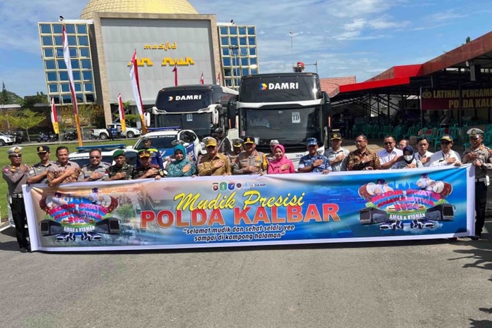 Program Mudik Gratis Lintas Khatulistiwa yang digelar Perum Damri layani 900 pemudik. - Image