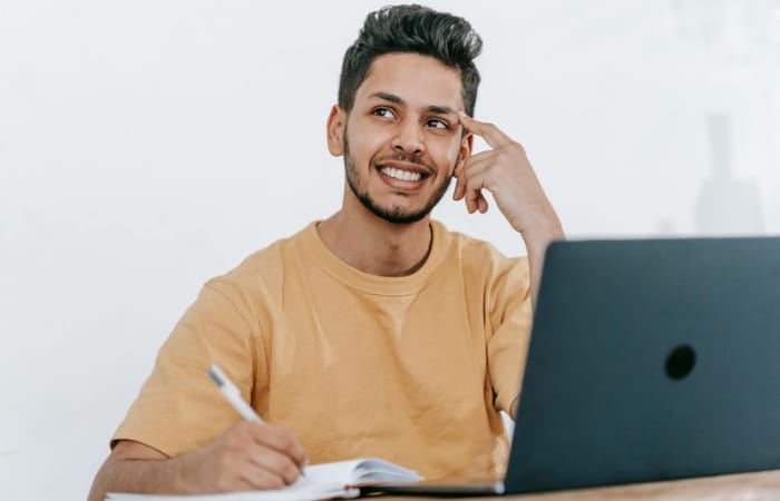 Tanda seseorang memiliki empati dan sangat cerdas menurut psikologi, salah satunya intuisi yang kuat (pexels/ Michael Burrows) - Image