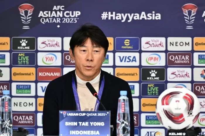 BUTUH PERBAIKAN SERIUS: Shin Tae-yong sangat ingin kualitas Liga 1 membaik dimulai dengan jadwal yang teratur hingga menaikkan tempo permainan di Liga 1. (Tim Media PSSI) - Image