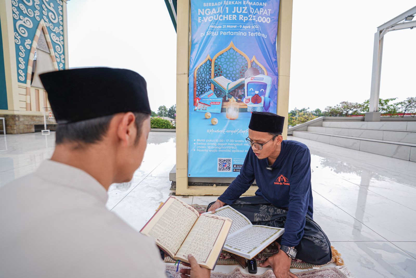Program mengaji 1 juz di mushola SPBU menjadi salah satu program Pertamina dalam menemani para pemudik di Lebaran 2024. (Dok. Pertamina) - Image