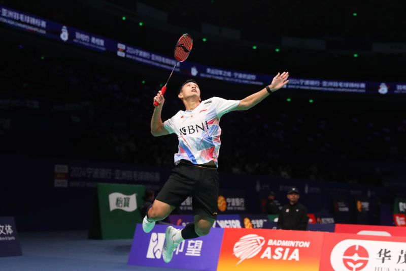 Tunggal putra Indonesia Jonatan Christie saat bertanding di babak 32 besar Kejuaraan Bulu Tangkis Asia (BAC) 2024 di Ningbo, China, Rabu (10/4/2024). (ANTARA/HO/PP PBSI) - Image