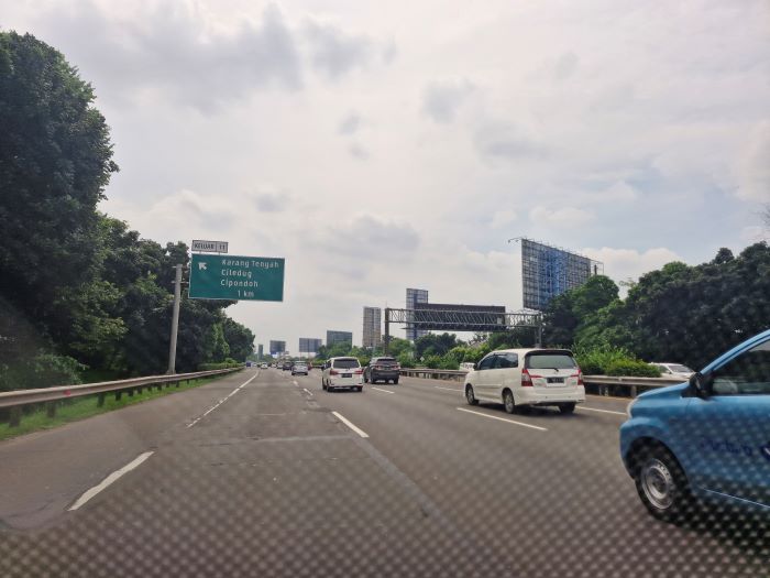 Situasi ruas tol menuju dalam Kota terpantau ramai lancar. - Image