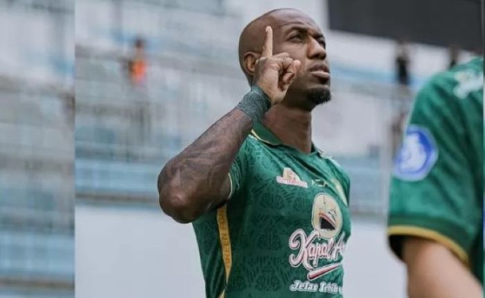 Paulo Henrique bersama Persebaya Surabaya. - Image