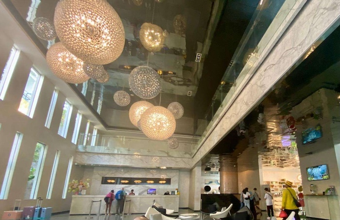 FM7 Resort Hotel didirikan pada tanggal 1 September 2006, berdiri sebagai hotel mewah dengan konsep resort yang hanya berjarak 2 KM ke Bandara Internasional Soekarno-Hatta Jakarta - Image