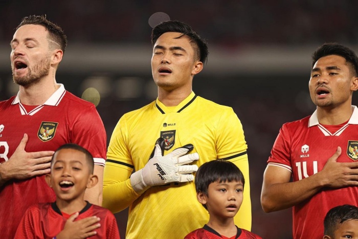 TETAP TANGGUH: Meskipun banyak rumor pemain naturalisasi yang akan datang mengisi posisi kiper, performa Ernando Ari tidak bisa diremehkan begitu saja. (Instagram Ernando Ari) - Image
