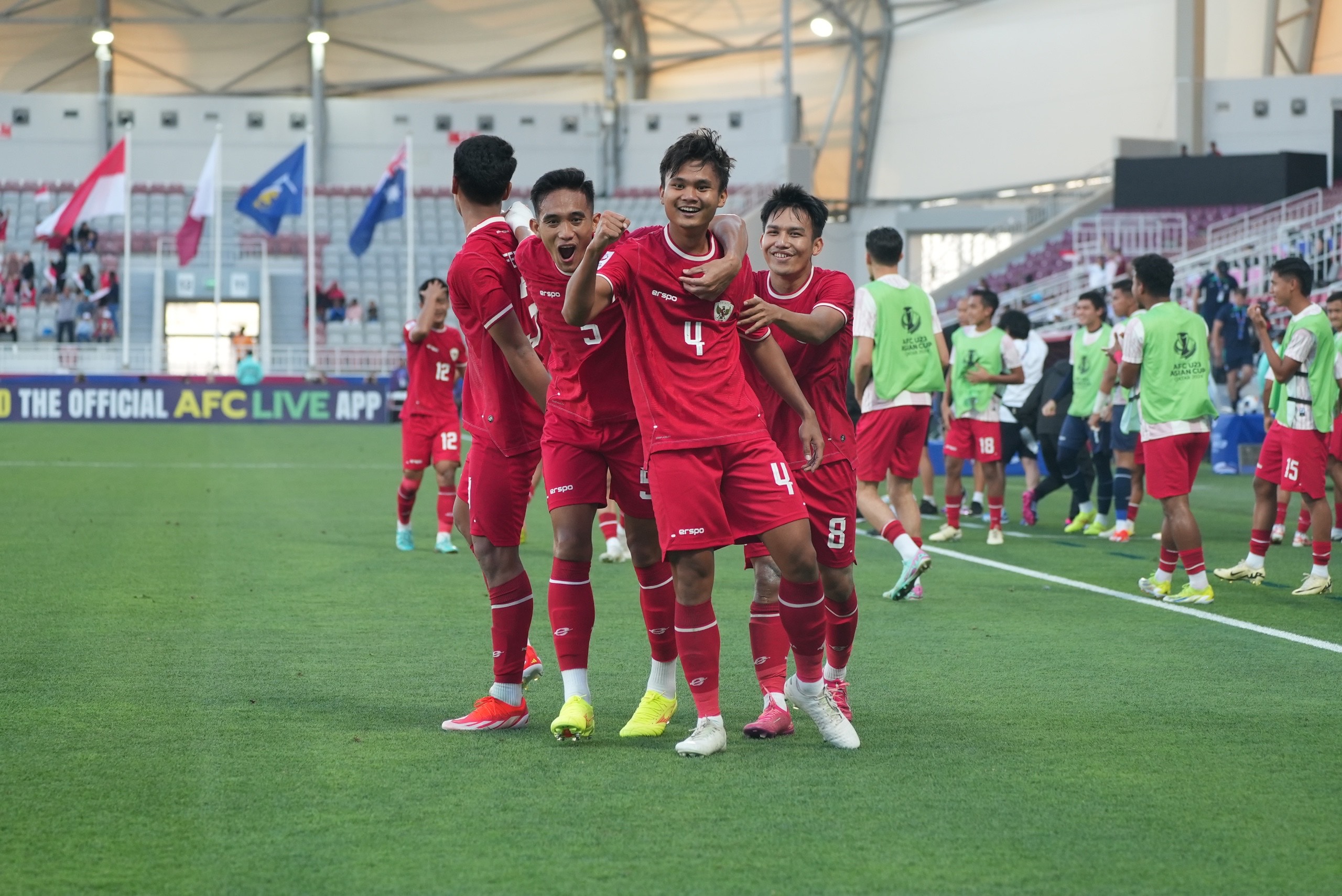 Potret Skuad Garuda yang melakukan selebrasi usai mencetak gol pertamanya. - Image