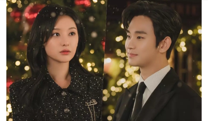 Kim Soo Hyun Kejutkan Kim Ji Won dengan Memberi Kado Natal . Sumber foto: Soompi - Image
