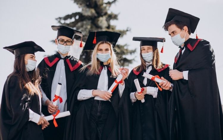 Ilustarsi- Penerima Beasiswa (senivpetro-freepik) - Image