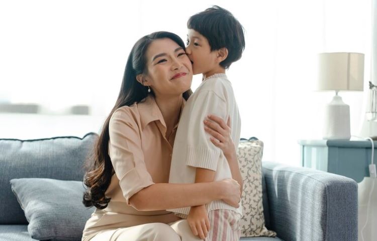 Ilustrasi- Ibu yang baik menghabiskan waktu dengan anaknya/ https://www.freepik.com/ - Image