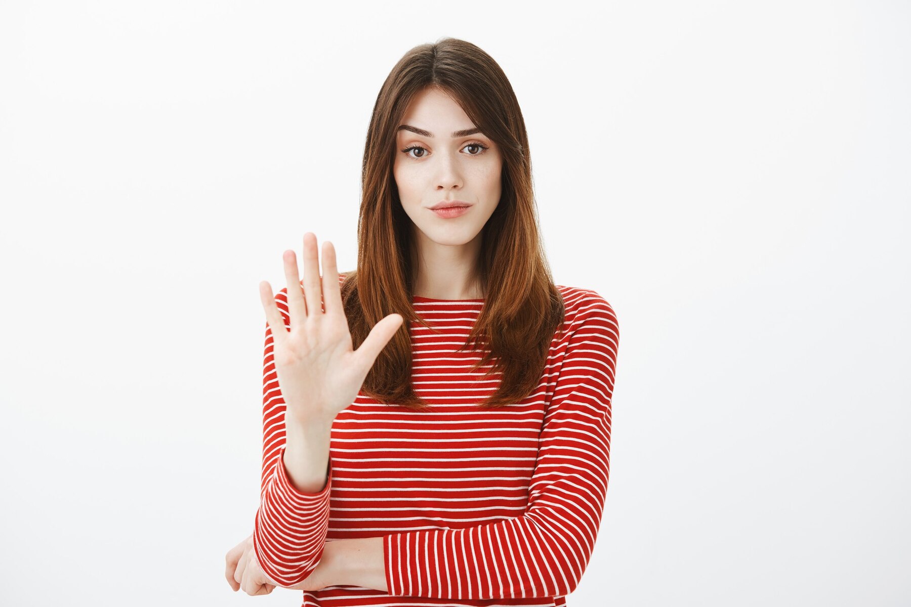 Ilustrasi perempuan yang berani menolak dan mengatakan tidak dengan percaya diri tanpa rasa bersalah. /Sumber Foto: (Freepik/cookie_studio) - Image