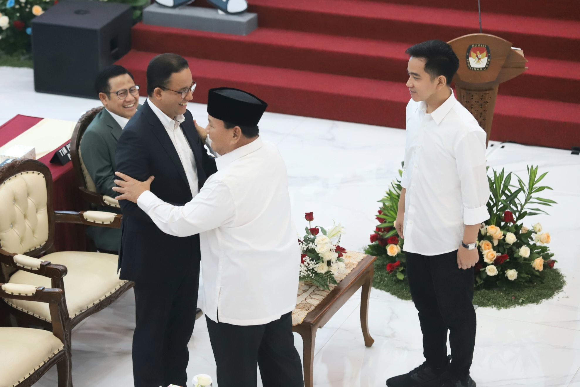 Calon presiden dan calon wakil presiden nomor urut 2, Prabowo Subianto bersama Gibran Rakabuming Raka bersama Calon presiden dan calon wakil presiden nomor urut 1, Anies Baswedan bersama Muhaimin Iska - Image