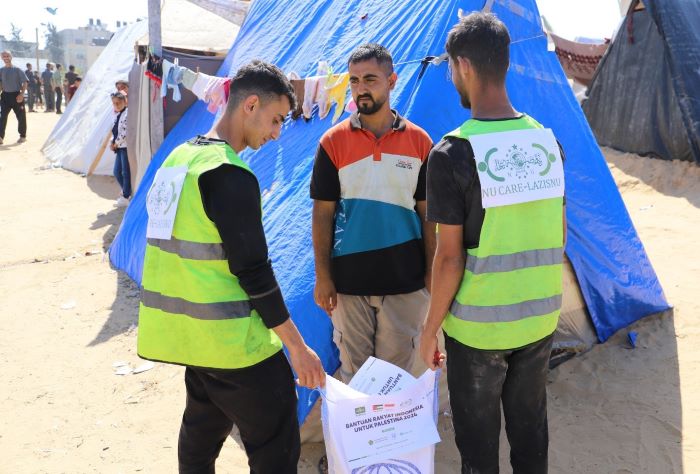 NU Care-LAZISNU melalui Asosiasi Dukungan Gaza yang bermarkas di Istanbul, Turki, mengirimkan 3 (tiga) truk kontainer bantuan kemanusiaan untuk warga Gaza. - Image