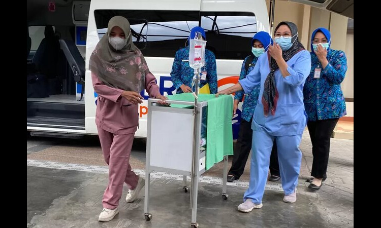 Para tenaga medis di RSUD dr.Iskak Tulungagung sedang mempersiapkan penanganan untuk operasi pemisahan bayi kembar siam./Yoga Dany Damara/Radar Tulungagung - Image