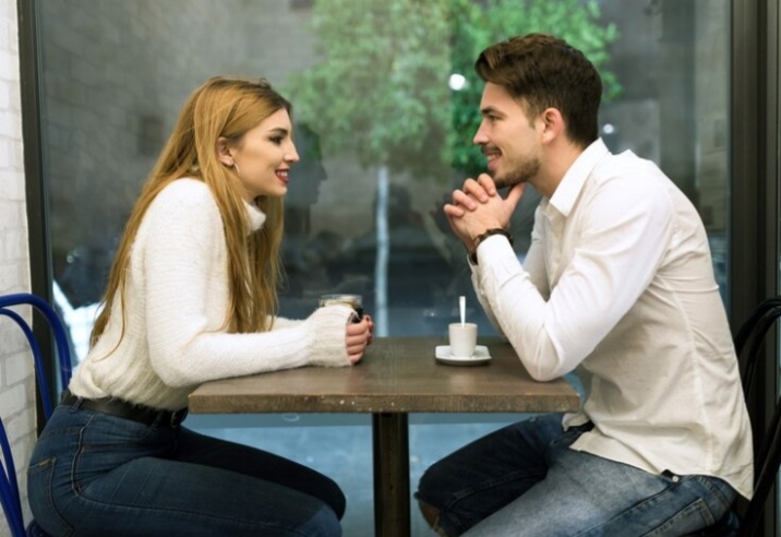 Ilustrasi hubungan romantis./ Sumber foto: freepik/nensuria - Image