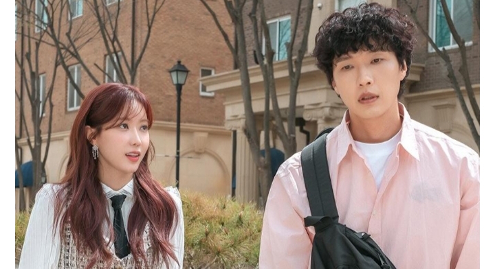 Bagikan spoiler, Im Soo Hyang Senang Melihat Ji Hyun Woo Lagi di drama Beauty And Mr. Romantic. Sumber foto: Soompi - Image