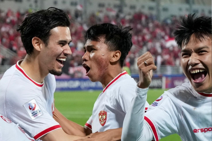 TERUS BERKEMBANG: Kegagalan Arkhan Fikri (tengah) tentu tidak boleh jadi batu sandungan untuknya terus berkembang dan berikan yang terbaik untuk Timnas Indonesia. (PSSI) - Image
