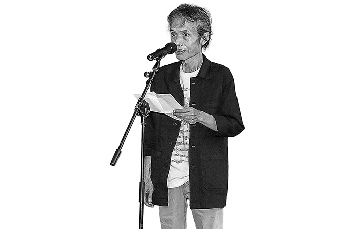 Joko Pinurbo membacakan puisi khusus untuk Butet Kertaradjasa pada 21 November 2021. - Image