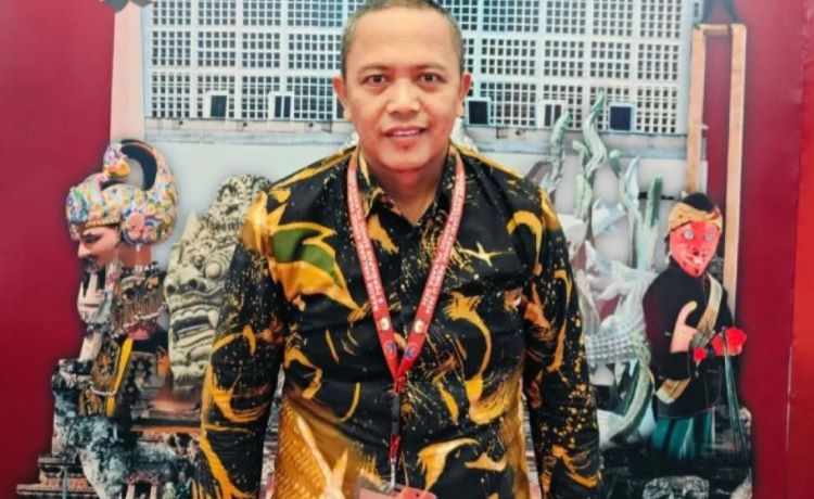 Komisioner KPU Bojonegoro Divisi Sosialisasi Pendidikan Pemilih, Partisipasi Masyarakat dan Sumber Daya Manusia, Mustofirin. /ANTARA/M Yazid - Image