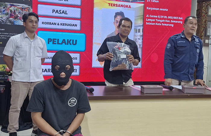 Ade Ari Setyanto, tersangka perbuatan asusila di Kota Semarang. - Image