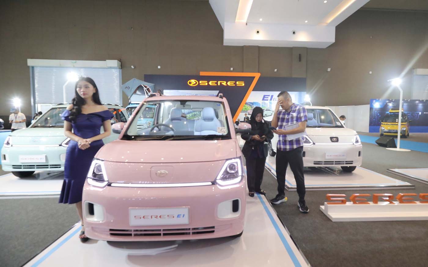 Booth Seres tampil pada Pameran khusus kendaraan listrik Periklindo Electric Vehicle Show (PEVS 2024